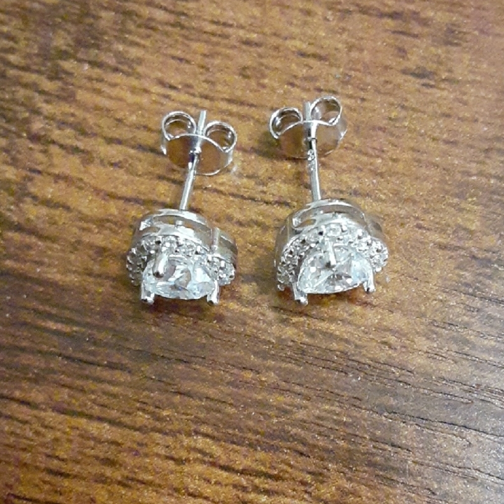925 Silver Moissanite Heart Stud Earrings - Picture 8 of 13